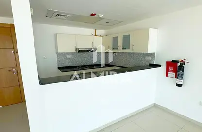 Kitchen image for: Apartment - 2 Bedrooms - 3 Bathrooms for sale in Marina Bay by DAMAC - Najmat Abu Dhabi - Al Reem Island - Abu Dhabi, Image 1