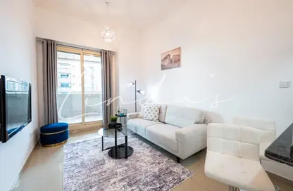 Living Room image for: Apartment - 1 Bedroom - 2 Bathrooms for sale in Dream Tower 1 - Dream Towers - Dubai Marina - Dubai, Image 1