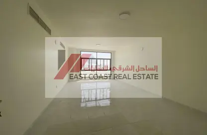 Apartment - 3 Bedrooms - 3 Bathrooms for rent in Sheikh Hamad Bin Abdullah St. - Fujairah