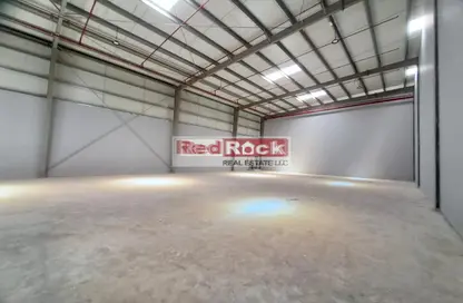 Warehouse - Studio - 1 Bathroom for rent in Al Sajaa - Sharjah