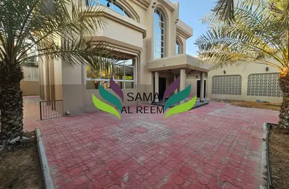 Villa - 4 Bedrooms - 4 Bathrooms for rent in Jumeirah 1 Villas - Jumeirah 1 - Jumeirah - Dubai