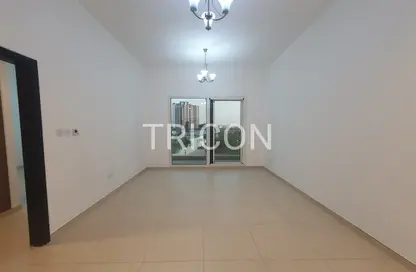 شقة - غرفة نوم - 2 حمامات للايجار في مجمع دبي ريزيدنس - دبي
