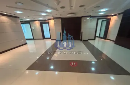 مكتب - استوديو - 3 حمامات للايجار في البطين - أبوظبي