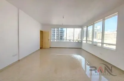 Apartment - 3 Bedrooms - 4 Bathrooms for rent in Al Fargo Building - Tourist Club Area - Abu Dhabi