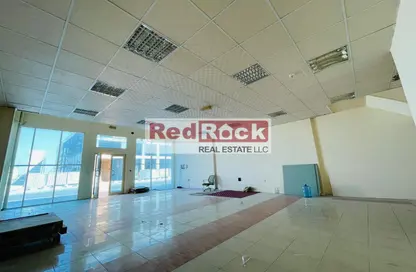 صالة عرض - استوديو - 2 حمامات للايجار في شارع مليحة - المنطقة الصناعية بالشارقة - الشارقة صالة عرض - استوديو - 2 حمامات للايجار في شارع مليحة - المنطقة الصناعية بالشارقة - الشارقة