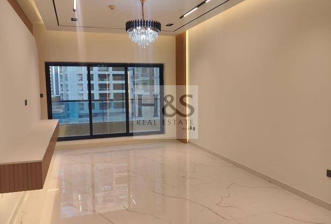 Spacious 2BHK + Maid Room | Renovated | 1634 SQFT