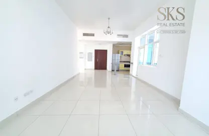 شقة - غرفة نوم - 2 حمامات للايجار في مبنى ميترو - البرشاء 1 - البرشاء - دبي