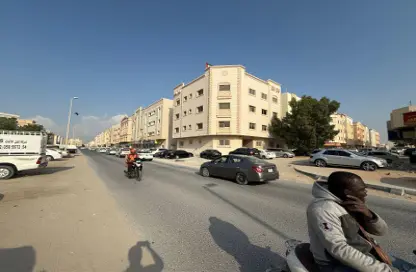 عمارة بالكامل - استوديو - 8 حمامات للبيع في تجارية مويلح - الشارقة