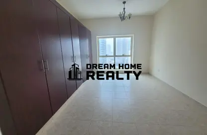 Apartment - 3 Bedrooms - 3 Bathrooms for rent in Al Bandary Twin Towers - Al Khan - Sharjah
