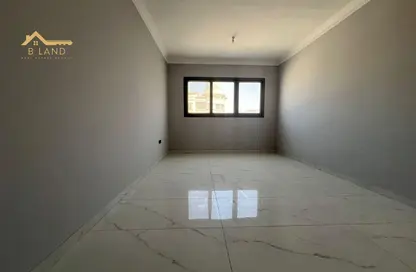 Apartment - 1 Bedroom - 2 Bathrooms for rent in AlFalah - Muwaileh Commercial - Sharjah