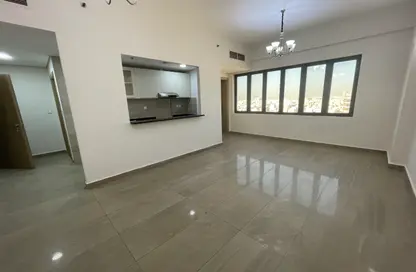 Apartment - Studio - 1 Bathroom for rent in Jumeirah Garden City - Al Satwa - Dubai