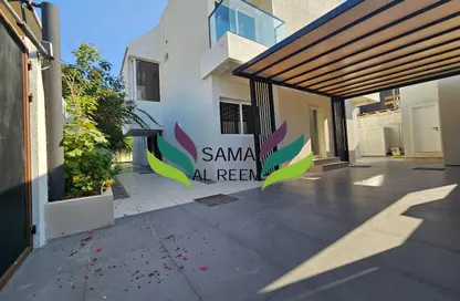 Villa - 4 Bedrooms - 4 Bathrooms for rent in Jumeirah 1 Villas - Jumeirah 1 - Jumeirah - Dubai