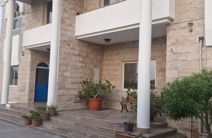Villa - Studio - 3 Bathrooms for rent in Umm Al Sheif - Dubai
