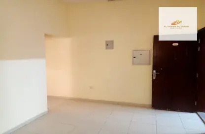 شقة - غرفة نوم - 1 حمام للايجار في بناء النباعة - النبعة - الشرق - الشارقة