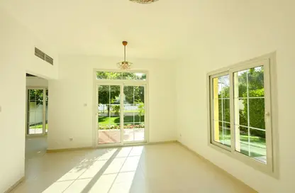 فيلا - 3 غرف نوم - 4 حمامات للايجار في الينابيع 9 - الينابيع - دبي