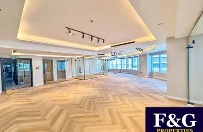 مكتب - استوديو - 1 حمام للايجار في برج الأعمال - الخليج التجاري - دبي