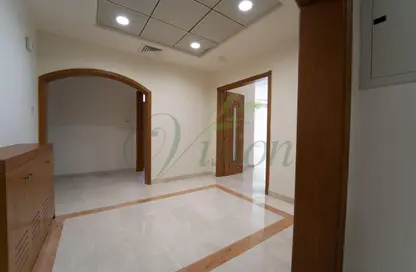 شقة - 3 غرف نوم - 2 حمامات للايجار في أبراج فيجن التوأم - شارع النجدة - أبوظبي