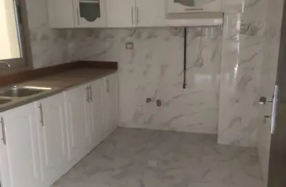 عمارة بالكامل - استوديو - 5 حمامات للبيع في الرميلة - عجمان