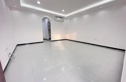 شقة - 2 غرف نوم - 2 حمامات للايجار في مدينة شخبوط - أبوظبي