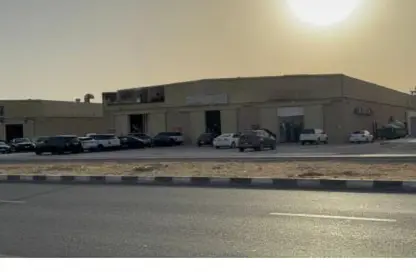 عمارة بالكامل - 8 غرف نوم - 8 حمامات للبيع في الصجعة الصناعية - آلصجعه - الشارقة