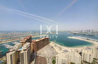 Apartment - Studio - 1 Bathroom for rent in The Palm Tower - Palm Jumeirah - Dubai