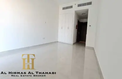 شقة - 1 حمام للايجار في بناية لورينا - منطقة 11 - قرية الجميرا سركل - دبي شقة - 1 حمام للايجار في بناية لورينا - منطقة 11 - قرية الجميرا سركل - دبي