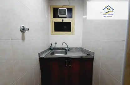 صورة لـ مطبخ شقة - 3 غرف نوم - 1 حمام للايجار في معسكر آل نهيان - أبوظبي ، صورة رقم 1