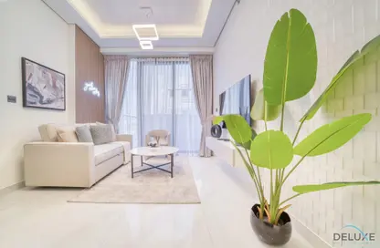 Living Room image for: Apartment - 2 Bedrooms - 2 Bathrooms for rent in Samana Golf Avenue - Dubai Studio City - Dubai, Image 1