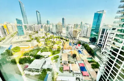 Apartment - 4 Bedrooms - 5 Bathrooms for rent in Wave tower - Corniche Road - Abu Dhabi