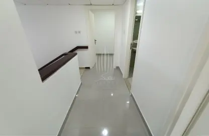 شقة - 3 غرف نوم - 4 حمامات للايجار في برج مراجيب - شارع حمدان - أبوظبي