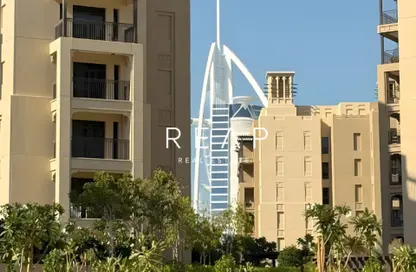 Apartment - 2 Bedrooms - 2 Bathrooms for rent in Al Jazi 3 - Madinat Jumeirah Living - Umm Suqeim - Dubai