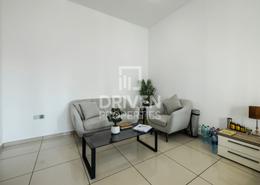 Living Room image for: Apartment - 1 bedroom - 2 bathrooms for sale in Marina Pinnacle - Dubai Marina - Dubai, Image 1