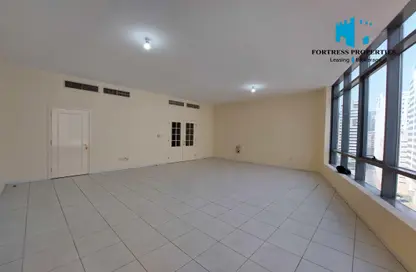 Apartment - 3 Bedrooms - 4 Bathrooms for rent in SG Bulding - Khalifa Street - Abu Dhabi