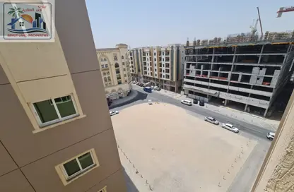 شقة - غرفة نوم - 2 حمامات للايجار في مجمع مويلح - تجارية مويلح - الشارقة