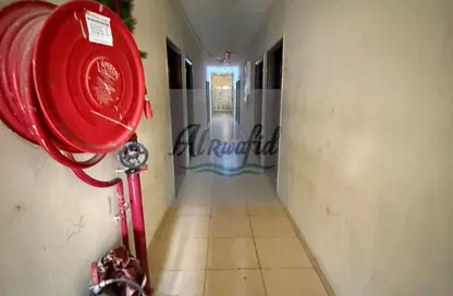 سكن عمال - استوديو - 8 حمامات للايجار في المنطقة الصناعية رقم 5 - المنطقة الصناعية بالشارقة - الشارقة