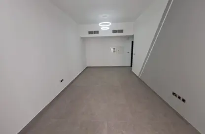 Apartment - 1 Bedroom - 2 Bathrooms for rent in Jumeirah Garden City - Al Satwa - Dubai