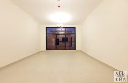 شقة - غرفة نوم - 2 حمامات للايجار في مبنى ن.س - الجداف - دبي