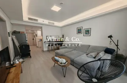 شقة - غرفة نوم - 1 حمام للبيع في لوما 21 - منطقة 14 - قرية الجميرا سركل - دبي