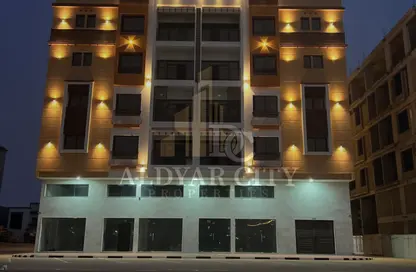 عمارة بالكامل - 8 غرف نوم - 8 حمامات للبيع في 2 المويهات - المويهات - عجمان