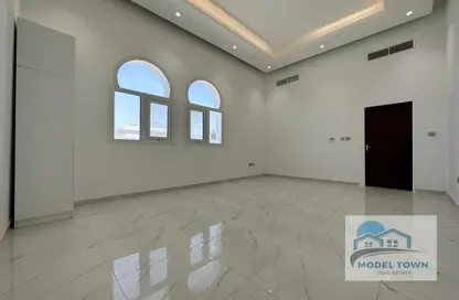 صورة لـ غرفة فارغة شقة - 1 حمام للايجار في C2302 - مدينة خليفة أ - مدينة خليفة - أبوظبي ، صورة رقم 1