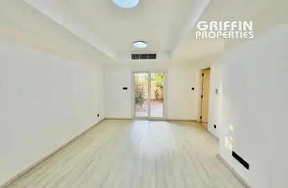 Villa - 2 Bedrooms - 3 Bathrooms for rent in Springs 8 - The Springs - Dubai