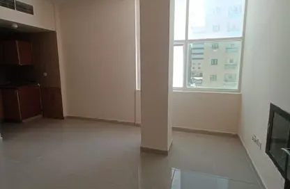 Apartment - 1 Bathroom for rent in Al Qulaya'ah - Al Sharq - Sharjah