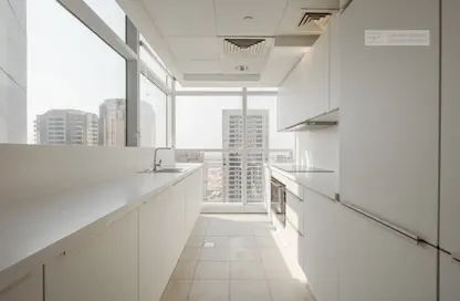 Apartment - 3 Bedrooms - 3 Bathrooms for rent in Capricorn Tower - Sheikh Zayed Road - Dubai