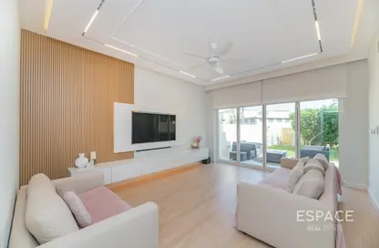 Villa - 3 Bedrooms - 3 Bathrooms for rent in Springs 15 - The Springs - Dubai