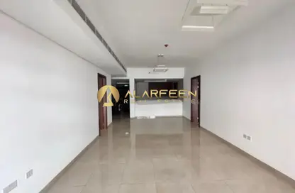 شقة - 2 غرف نوم - 3 حمامات للايجار في النعيم ريزيدنس - الضاحية 10 - قرية الجميرا سركل - دبي