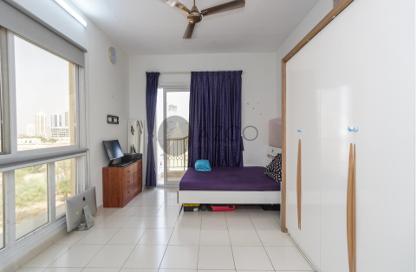 شقة - غرفة نوم - 2 حمامات للايجار في روز2 - حدائق الإمارات 1 - قرية الجميرا سركل - دبي