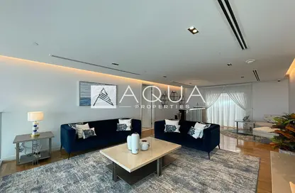 Living Room image for: Apartment - 4 Bedrooms - 7 Bathrooms for rent in Apartment Building 4 - Bluewaters Residences - Bluewaters - Dubai, Image 1