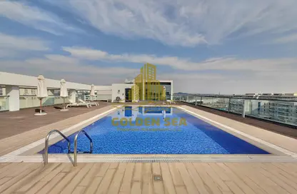 صورة لـ حوض سباحة شقة - غرفة نوم - 2 حمامات للايجار في جزيرة المنيرة - شاطئ الراحة - أبوظبي ، صورة رقم 1