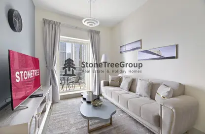 Living Room image for: Apartment - 1 Bedroom - 1 Bathroom for rent in Concorde Tower - Lake Almas East - Jumeirah Lake Towers - Dubai, Image 1