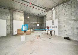 Retail - 2 bathrooms for rent in Al Muteena - Deira - Dubai